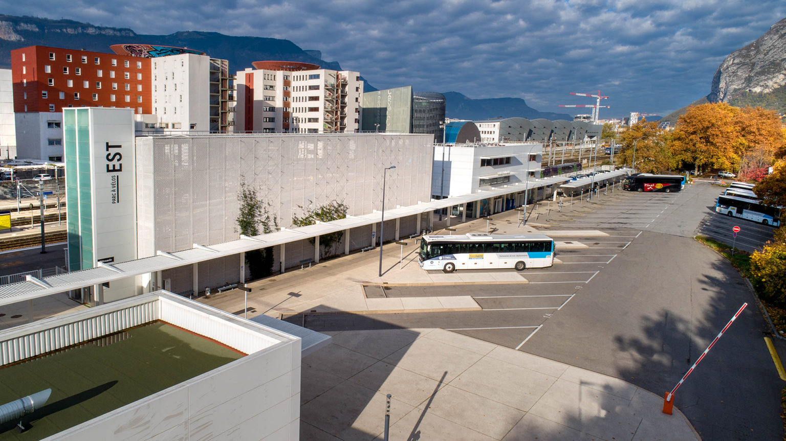 Gare SNCF Grenoble & connexions – les photos d’architecture | Edyta ...